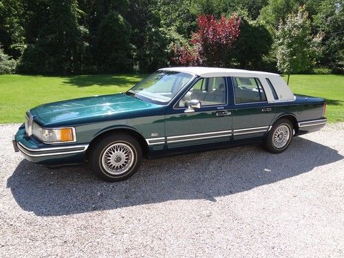 1992 lincoln towncar sedan less than 57,000mi. v8 jack nicklaus edition