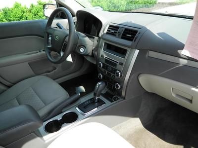 SE 2.5L CD 6 Speakers AM/FM radio MP3 decoder Radio data system Air Conditioning, image 23