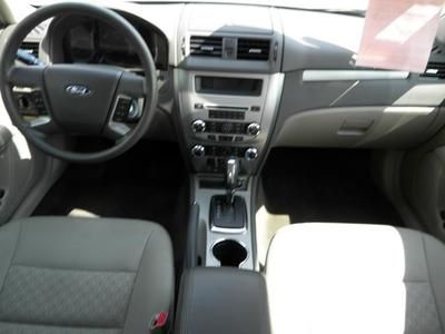 SE 2.5L CD 6 Speakers AM/FM radio MP3 decoder Radio data system Air Conditioning, image 24