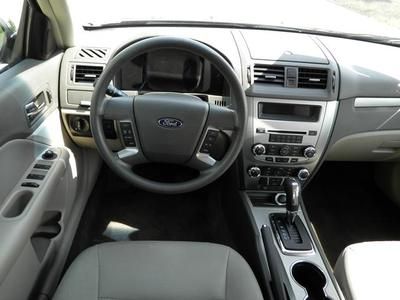 SE 2.5L CD 6 Speakers AM/FM radio MP3 decoder Radio data system Air Conditioning, image 25