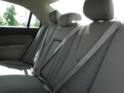 SE 2.5L CD 6 Speakers AM/FM radio MP3 decoder Radio data system Air Conditioning, image 28