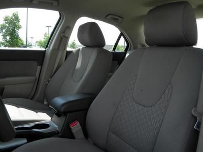 SE 2.5L CD 6 Speakers AM/FM radio MP3 decoder Radio data system Air Conditioning, image 32