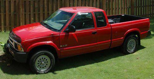 1997 chevrolet s10 ls extended cab pickup 2-door 4.3l 4x4  4 wheel drive!