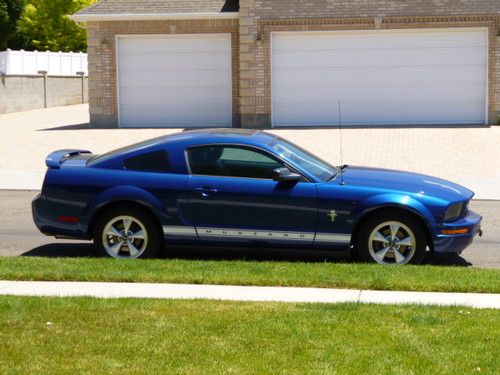 2006 metallic blue ford mustang coupe 2-door 4.0l v6