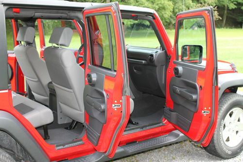 2010 Jeep Wrangler Unlimited Sport, image 11