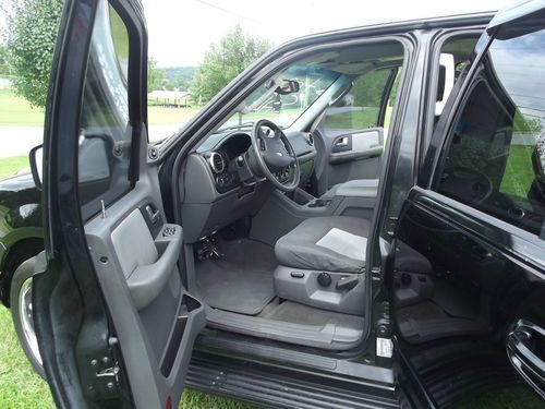 Custom black 2003 ford expedition