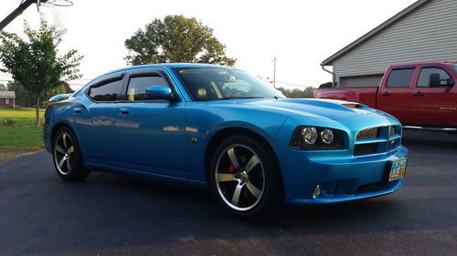 2008 dodge charger srt8 sedan 4-door 6.1l (super bee)