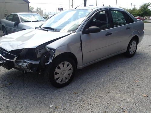 2007 ford focus, salvage, runs and drives, damaged only 22k miles