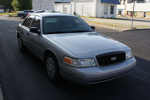 2006 Ford Crown Victoria Police Interceptor Sedan 4-Door 4.6L, image 4