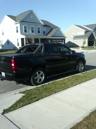 2007 chevrolet avalanche 4x4 ltz 5.3 black w/leather, power roof. runs perfect !