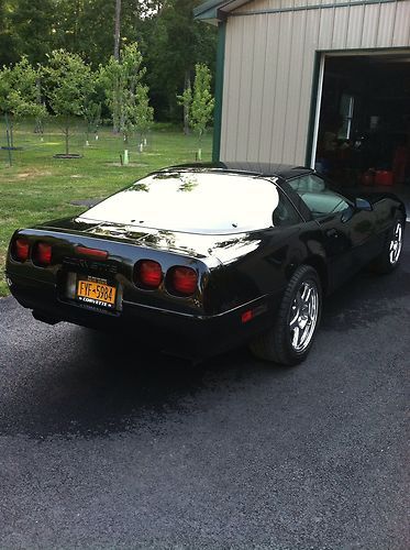 1994 chevrolet corvette base hatchback 2-door 5.7l 30k miles