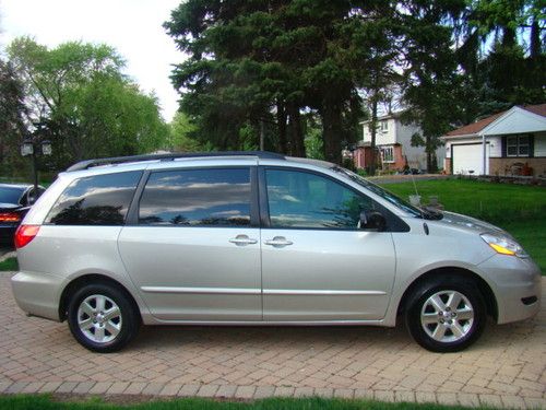 2010 sienna le full power! power sliding doors, alloy wheels! extra clean!