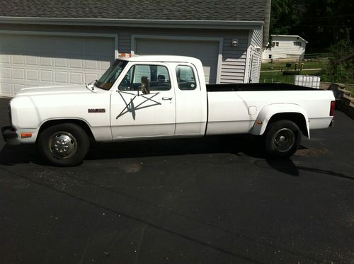 92  dodge ram d350 dually cummins diesel with 5 speed runs excellent