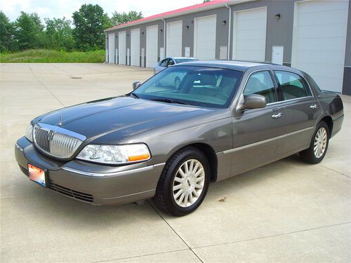 2004 lincoln town car signature series