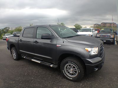 2013 toyota tundra crew max sr5 / 4x4 / only 700 miles! save big / no reserve!