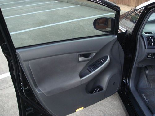 2010 TOYOTA PRIUS III HYBRID, NAVIGATION, REAR CAMERA, 39K Miles, image 8