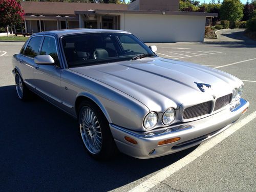 Excellent 2002 jaguar xj8 sport sedan 4.0l 50,000 mile left on warranty service