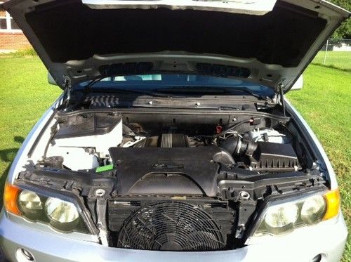 2001 bmw x5 suv 3.0l. 115.000k miles silver with gray leather