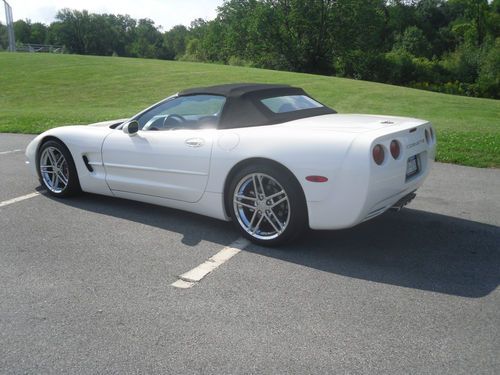 2002 corvette convertable- rare color combination- great condition