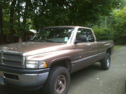 2001 dodge ram 1500 truck, 4-door