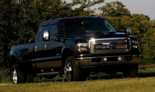 2006 Ford F-350 Lariat Crew Cab Long Box Dually 4x4 Super Duty 6.0 Liter Diesel, image 2