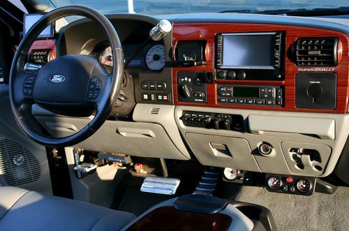 2006 Ford F-350 Lariat Crew Cab Long Box Dually 4x4 Super Duty 6.0 Liter Diesel, image 15