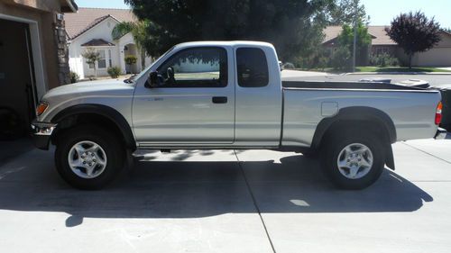 2003 toyota tacoma pre runner x-cab, 1 owner, only 25k original miles, like new!