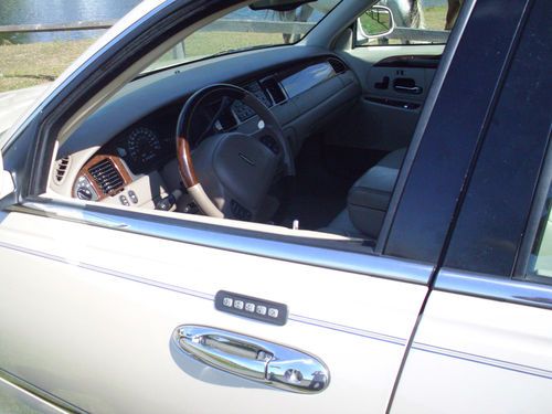 2002 Lincoln Town Car Cartier L Sedan 4-Door 4.6L, image 17