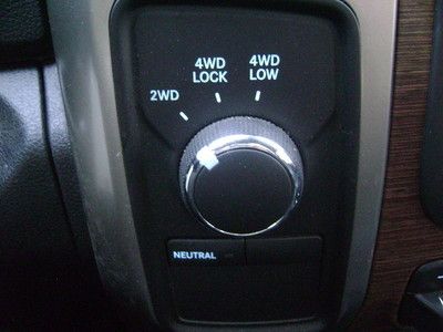 2013 DODGE RAM CREW CAB 2500 LARAMIE SRW 6 SPD MANUAL LEATHER SPRAYIN LINER NAV, image 32