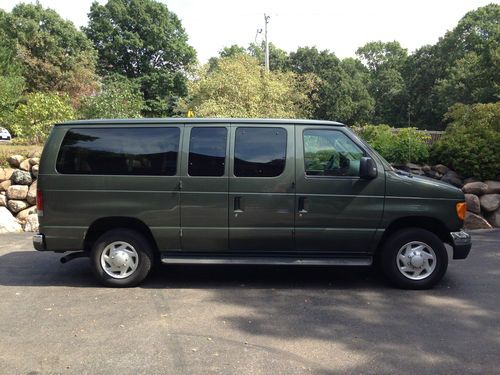 2004 ford e-350 club wagon xlt standard passenger van 2-door 5.4l