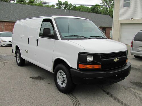 Chevrolet express g2500 cargo van!!! shelves installed!!! 4.8liter v8!!!