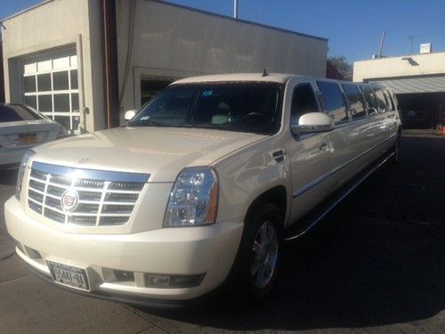 Cadillac escalade limousine 20 passenger