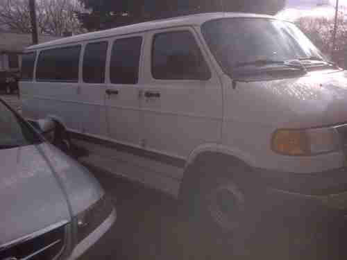 2002 Dodge Ram Van 3500 15 Passenger Van, image 2