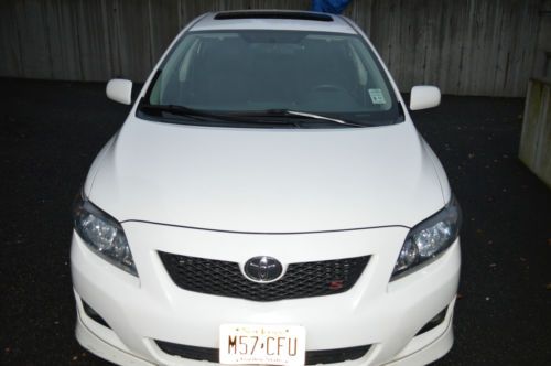 2010 toyota corolla s sedan 4-door 1.8l white