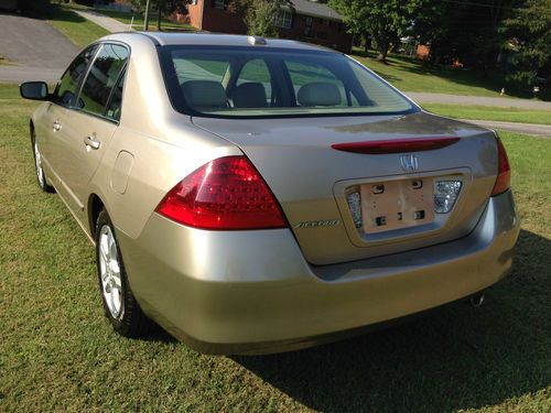 No reserve action for a 2007 honda accord ex-l loaded leather roof 2.4l only 35k