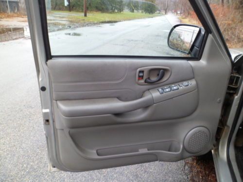 2004 Chevrolet BlazerL 4X4 4DOOR114,326MILES 4.3LITER6CYLINDER W/AIRCONDITIONING, image 33