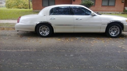 1999 Lincoln Town Car Cartier Sedan 4-Door 4.6L, image 3