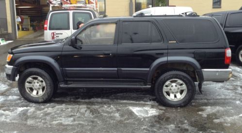 1998 toyota 4runner limited sport utility 4-door 3.4l.    no reserve!!