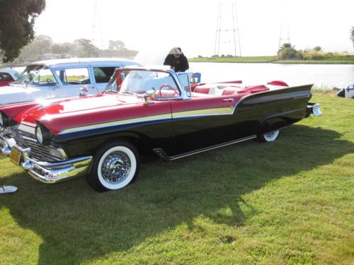 1957 Ford Fairlane 500 Sunliner, image 2