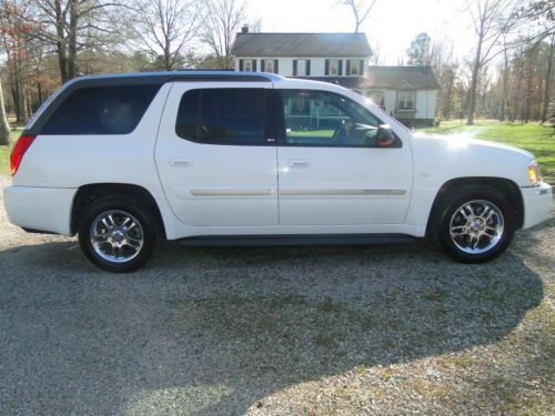 Gmc envoy xuv 2004 slt 4wd 61000 miles  2 sets of  tires and wheels