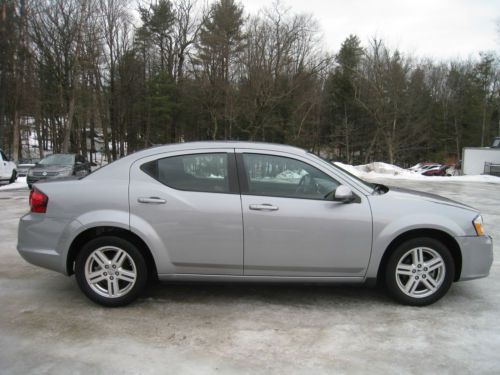 2013 dodge avenger sedan sxt only 15,900 miles!! salvage repairable light damage