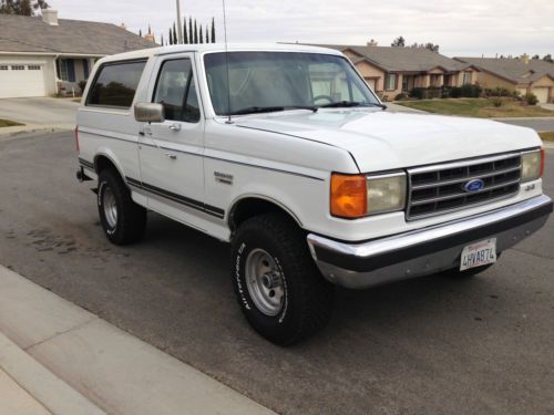 1990 ford bronco xlt 4x4 5.0. new paint!