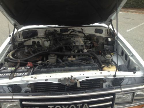 White 1989 Toyota Land Cruiser FJ 62 good condition, image 4