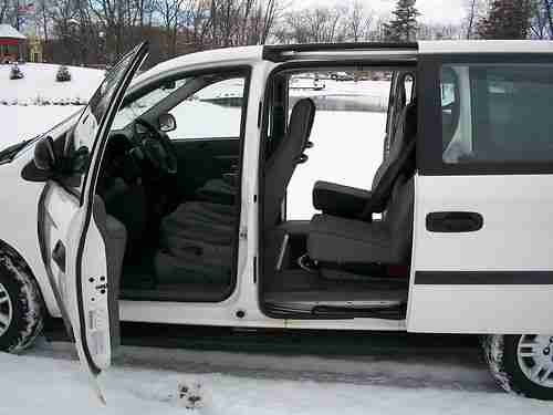 2005 Dodge Grand Caravan Handi-cap Wheel chair van 4-Door 3.3L, image 7