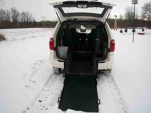 2005 Dodge Grand Caravan Handi-cap Wheel chair van 4-Door 3.3L, image 14
