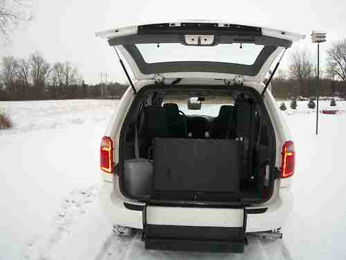 2005 Dodge Grand Caravan Handi-cap Wheel chair van 4-Door 3.3L, image 16