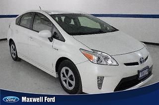 12 toyota prius cloth seats, 1 owner, clean carfax, we finance!