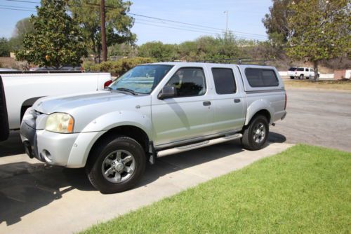 2004 nissan frontier 2wd 4 door with snug top shell and thule rack