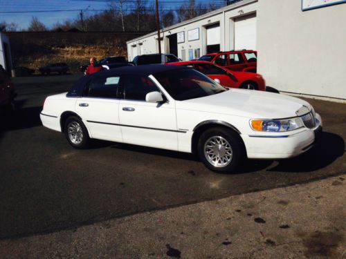 1999 lincoln town car signature sedan 4-door 4.6l