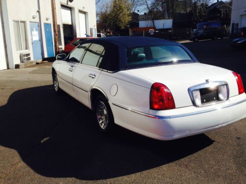 1999 Lincoln Town Car Signature Sedan 4-Door 4.6L, image 2